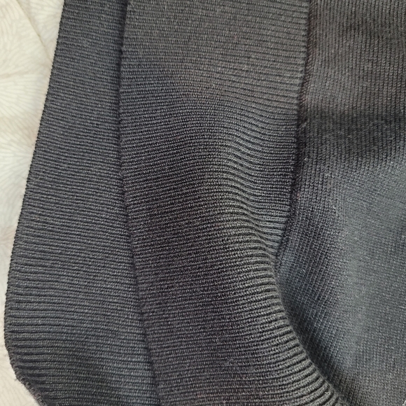 Tahari T crew neck black sweater sequin detail raglan sleeve mob wife cozy NWT M - Picture 11 of 12